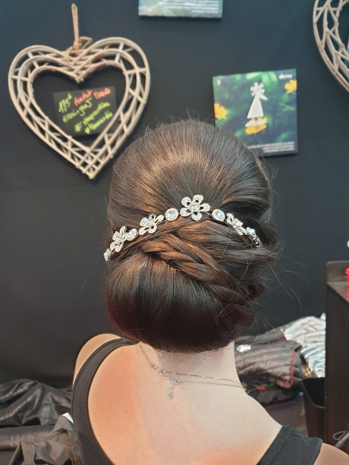 chignon de marige femme avec bijoux