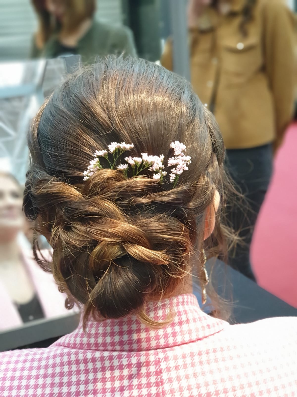 Chignons de mariage femme avec fleurs