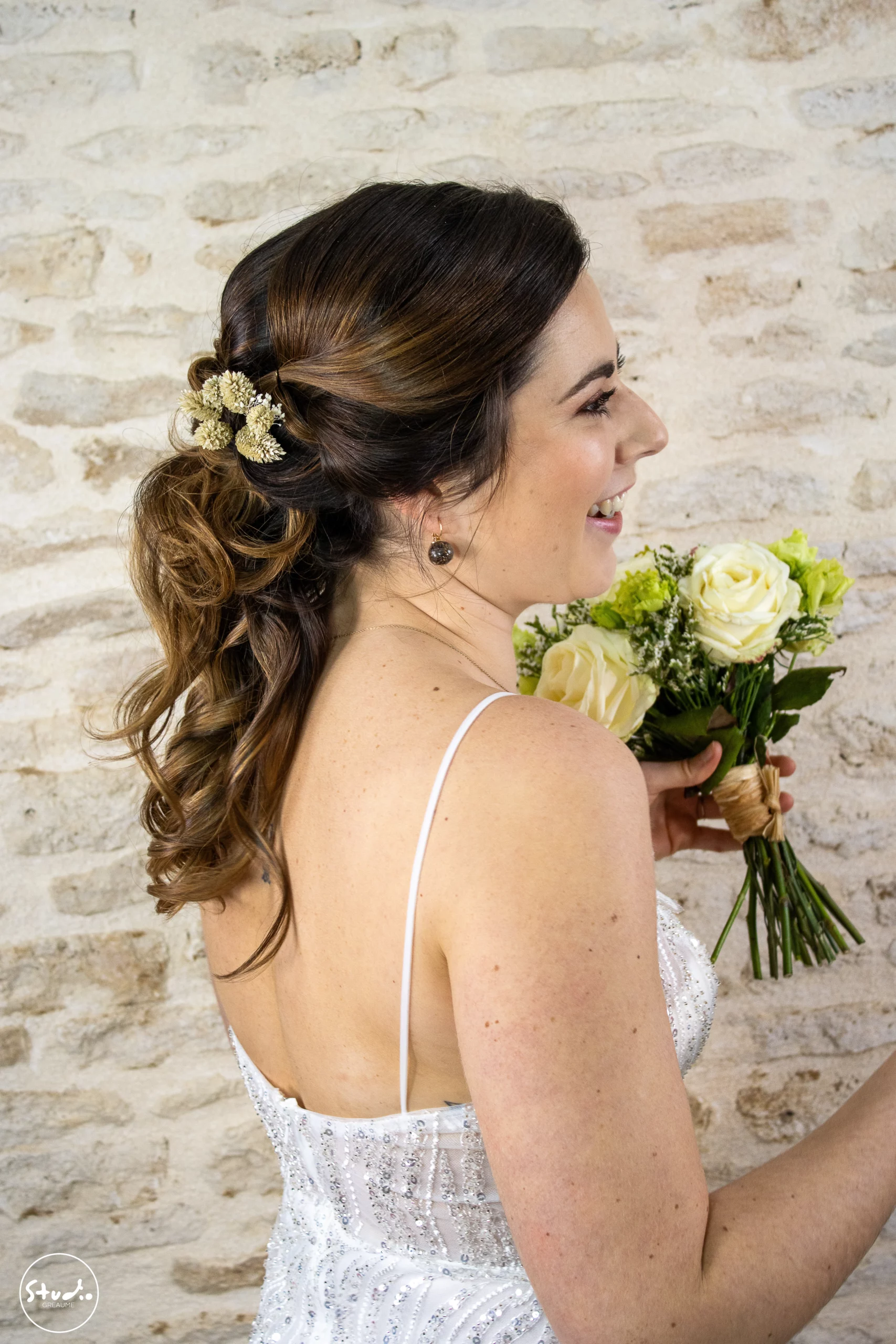 chignons de mariage avec fleurs salon du mariage